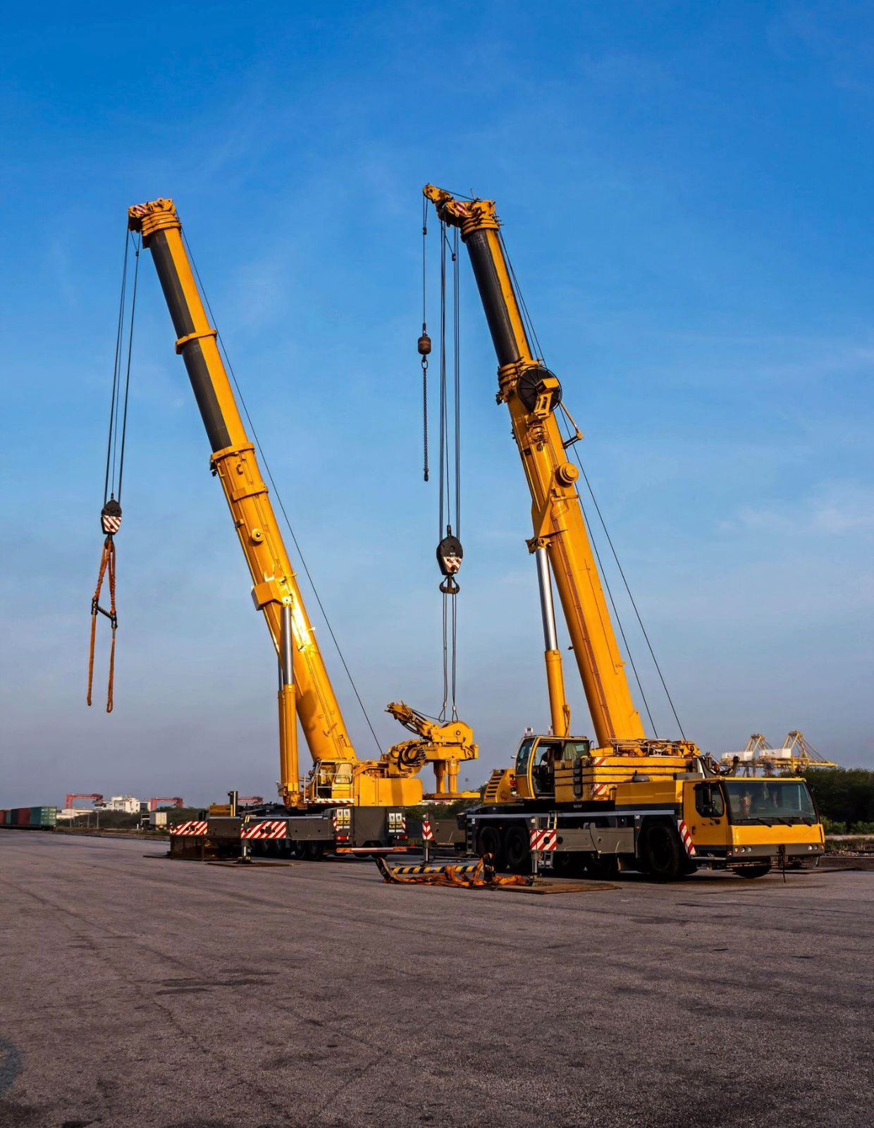 Deux grues Transmalev parc